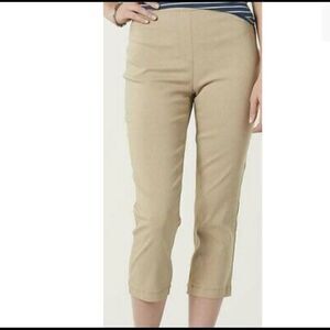 Women’s Tan Khaki Pull On Elastic Straight Leg Capri Pants​​​​​